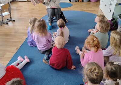 Głośne czytanie dzieciom