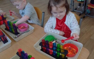 WARSZTATY BADAWCZE LABORKI PT. „Kulki uciekinierki”