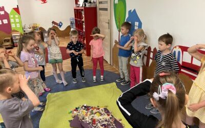 Leluki Czerwone w świecie wyobraźni